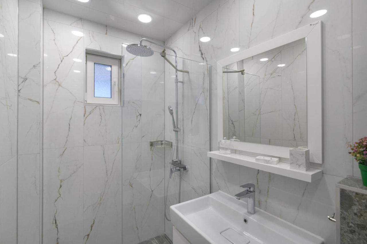 Лукс На Море Luxury Apartment In Downtown With Garage Varna Extérieur photo
